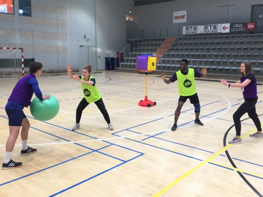 Poull Ball Starter Set with Inflatable Cubes